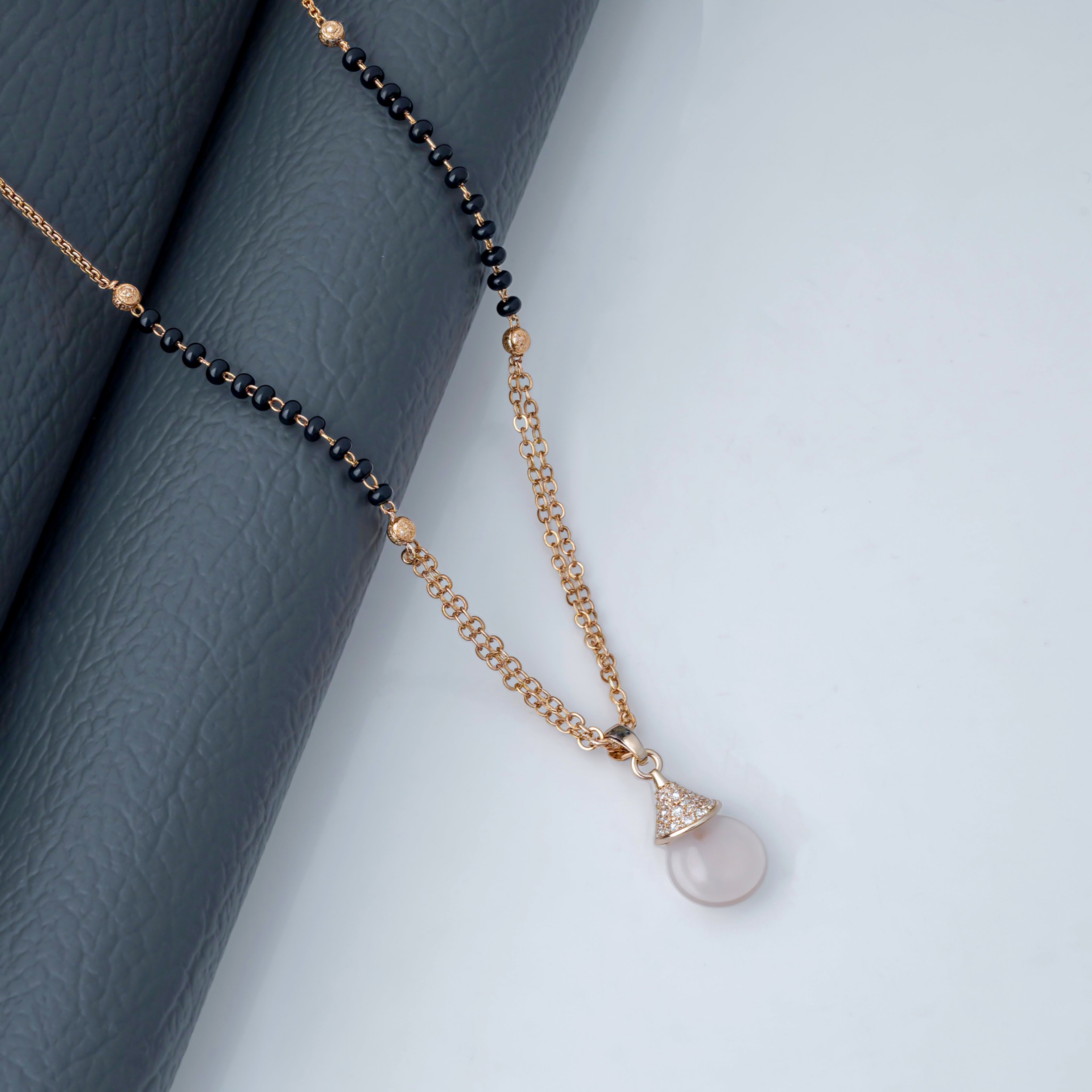 Radiant pearl pendant Mangalsutra