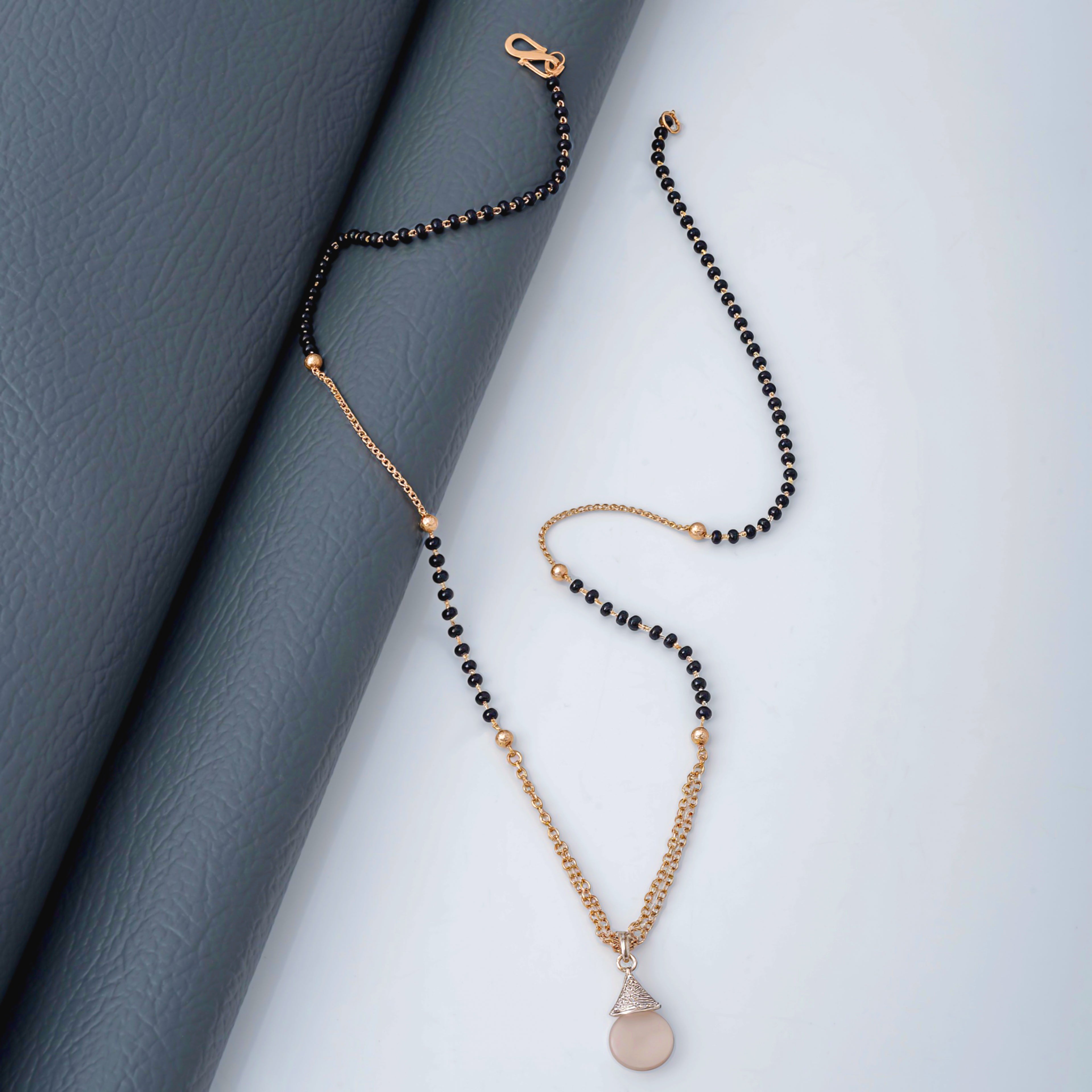 Radiant pearl pendant Mangalsutra