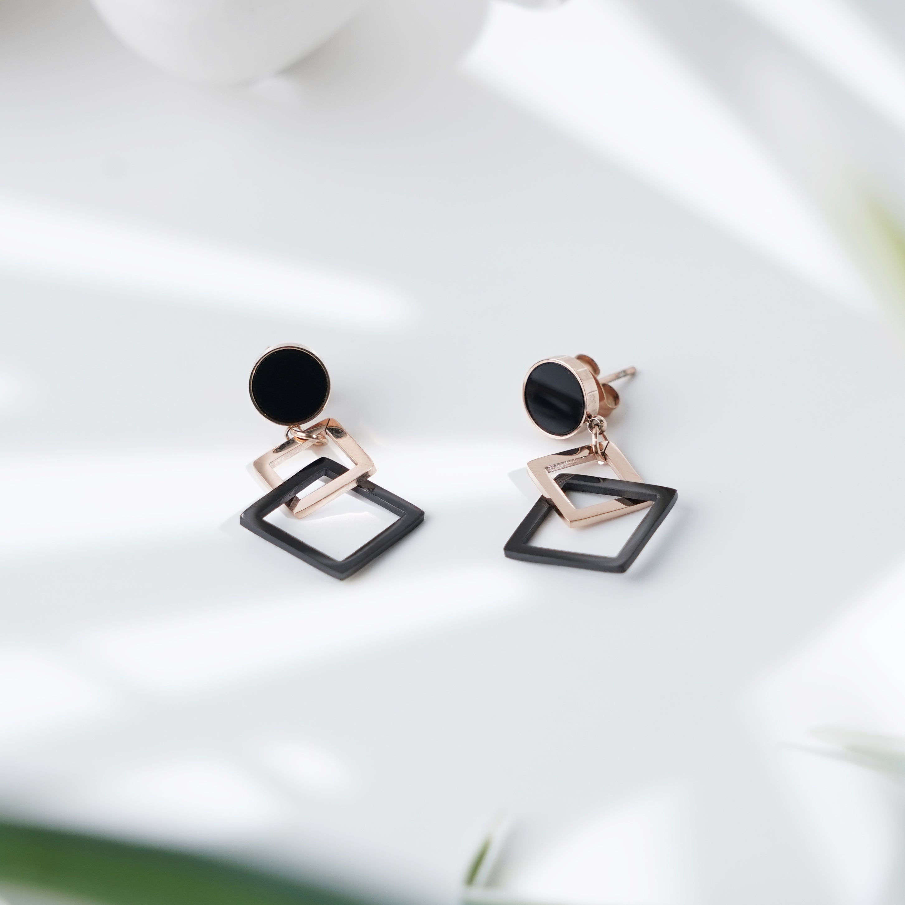 Double-Square Dangling Earrings in Black and Gold