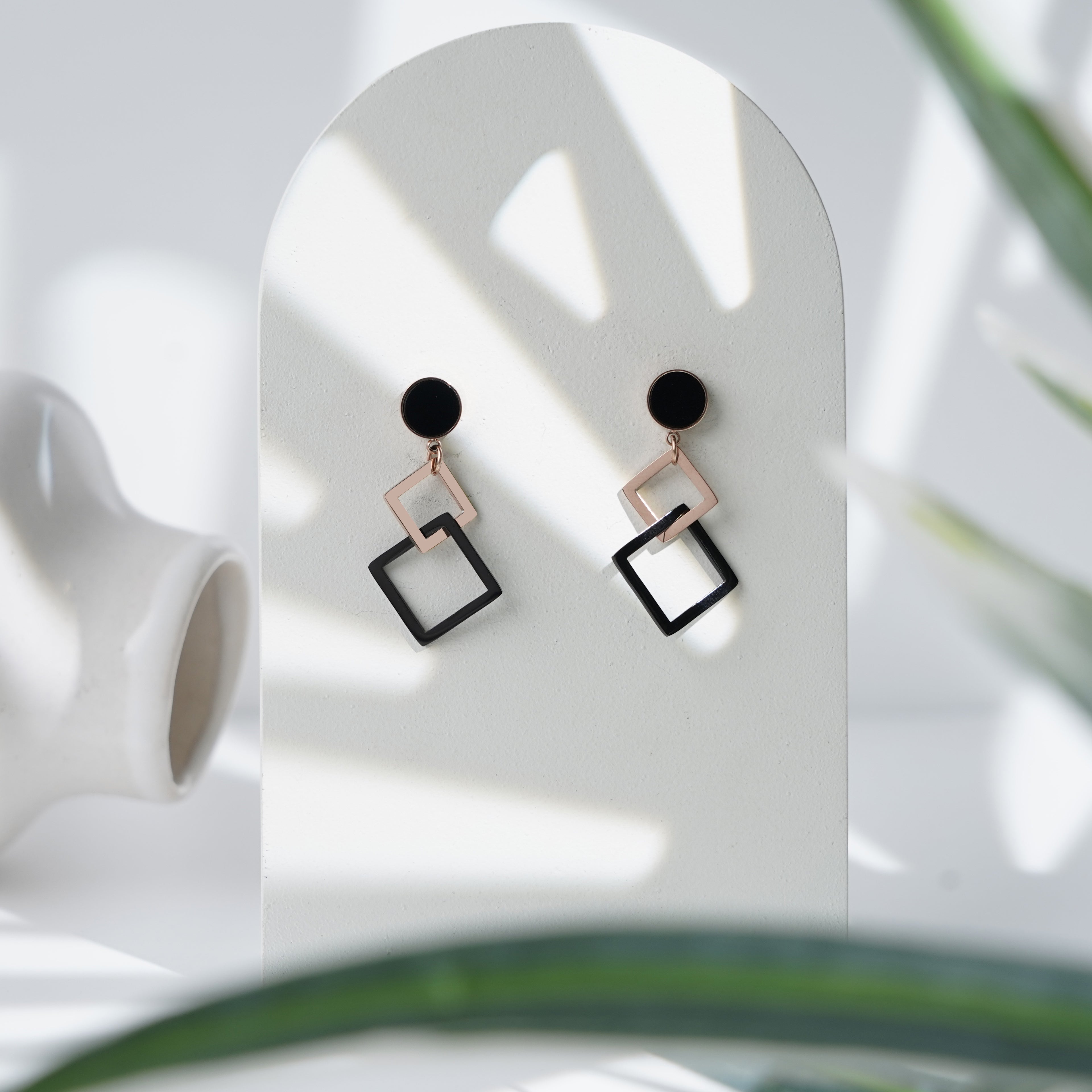 Double-Square Dangling Earrings in Black and Gold