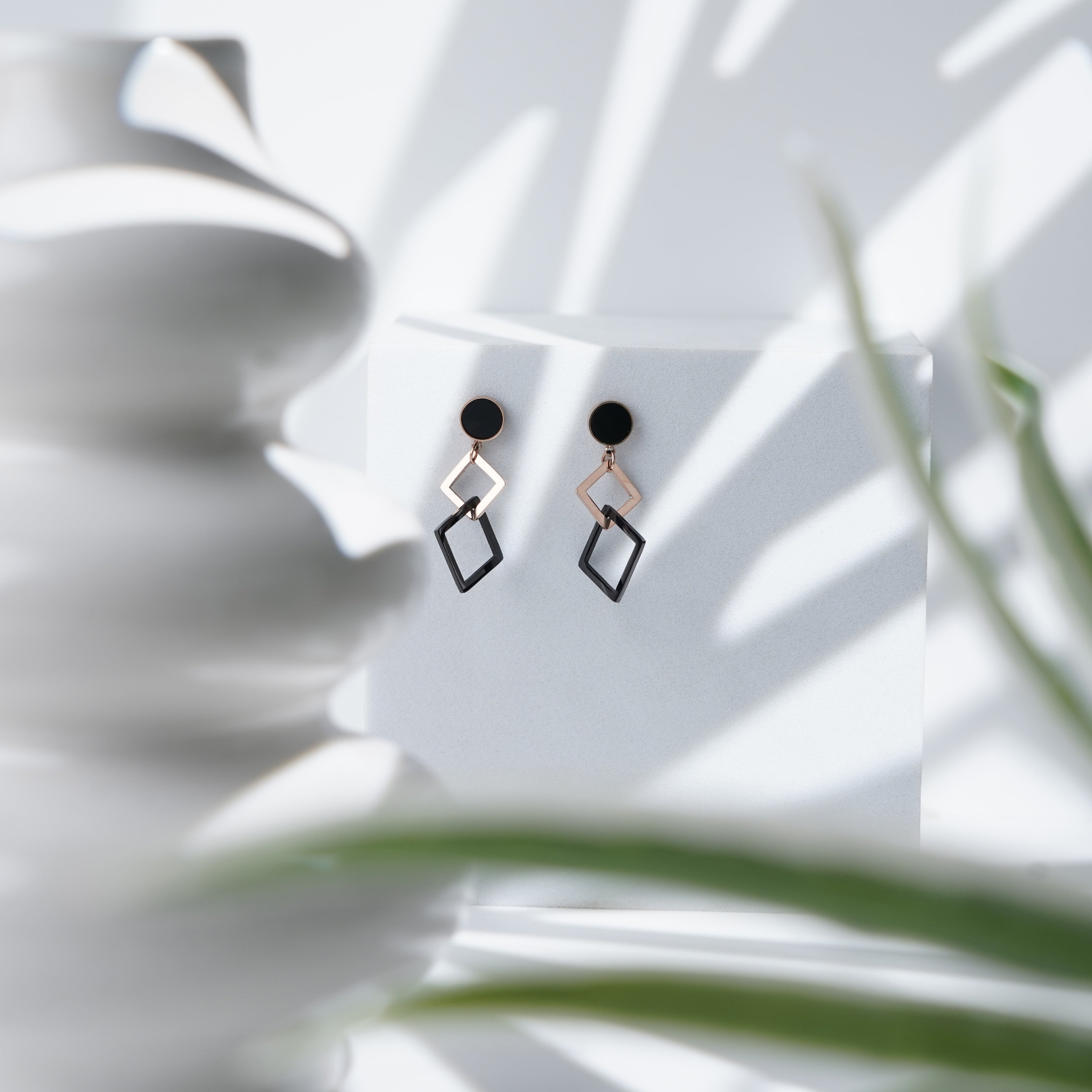 Double-Square Dangling Earrings in Black and Gold