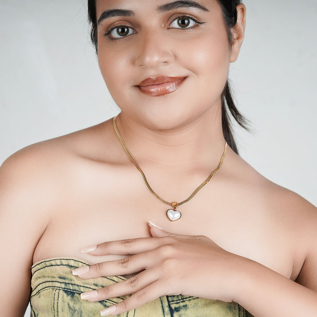 Timeless Love: Luxe Gold Heart Pendant Necklace