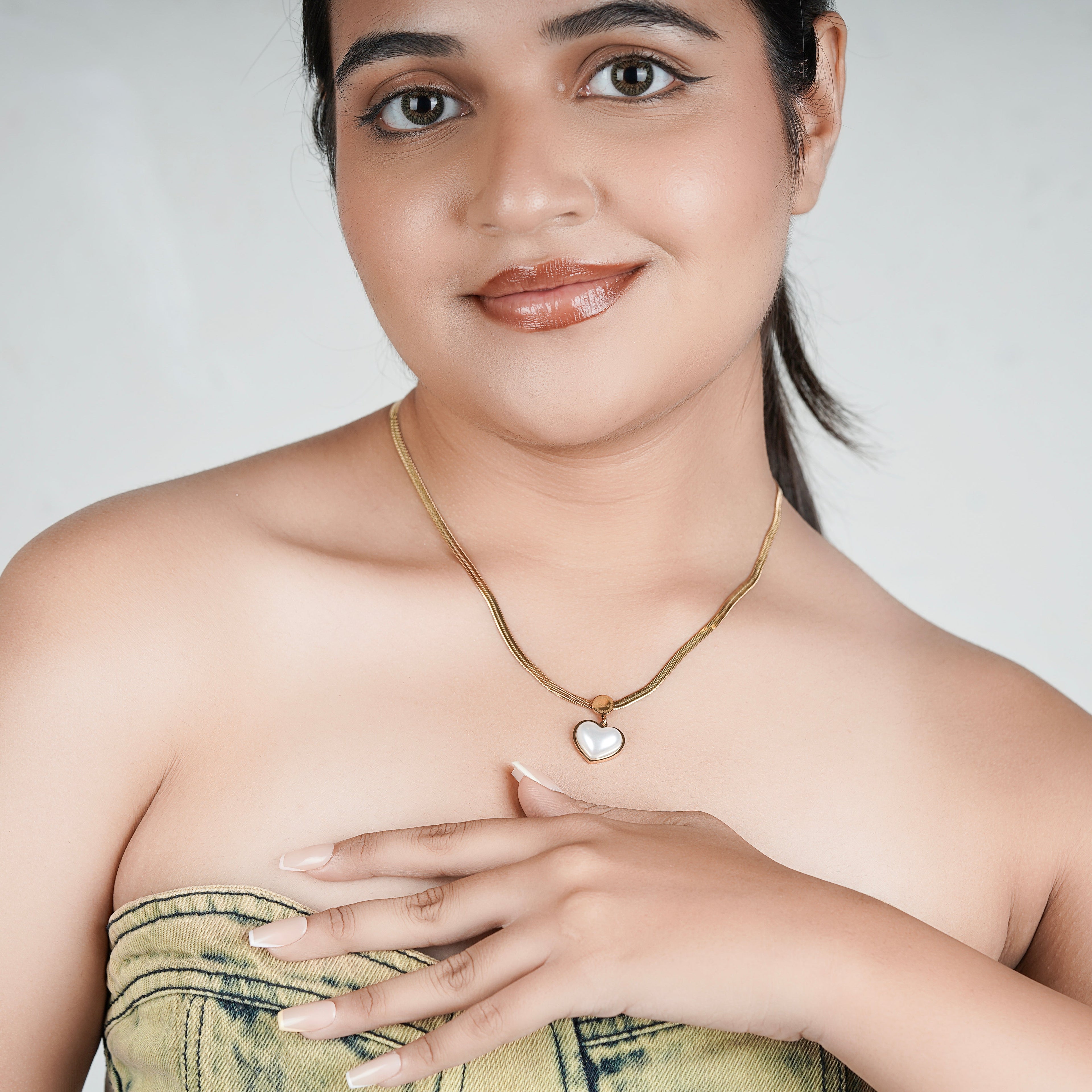 Timeless Love: Luxe Gold Heart Pendant Necklace
