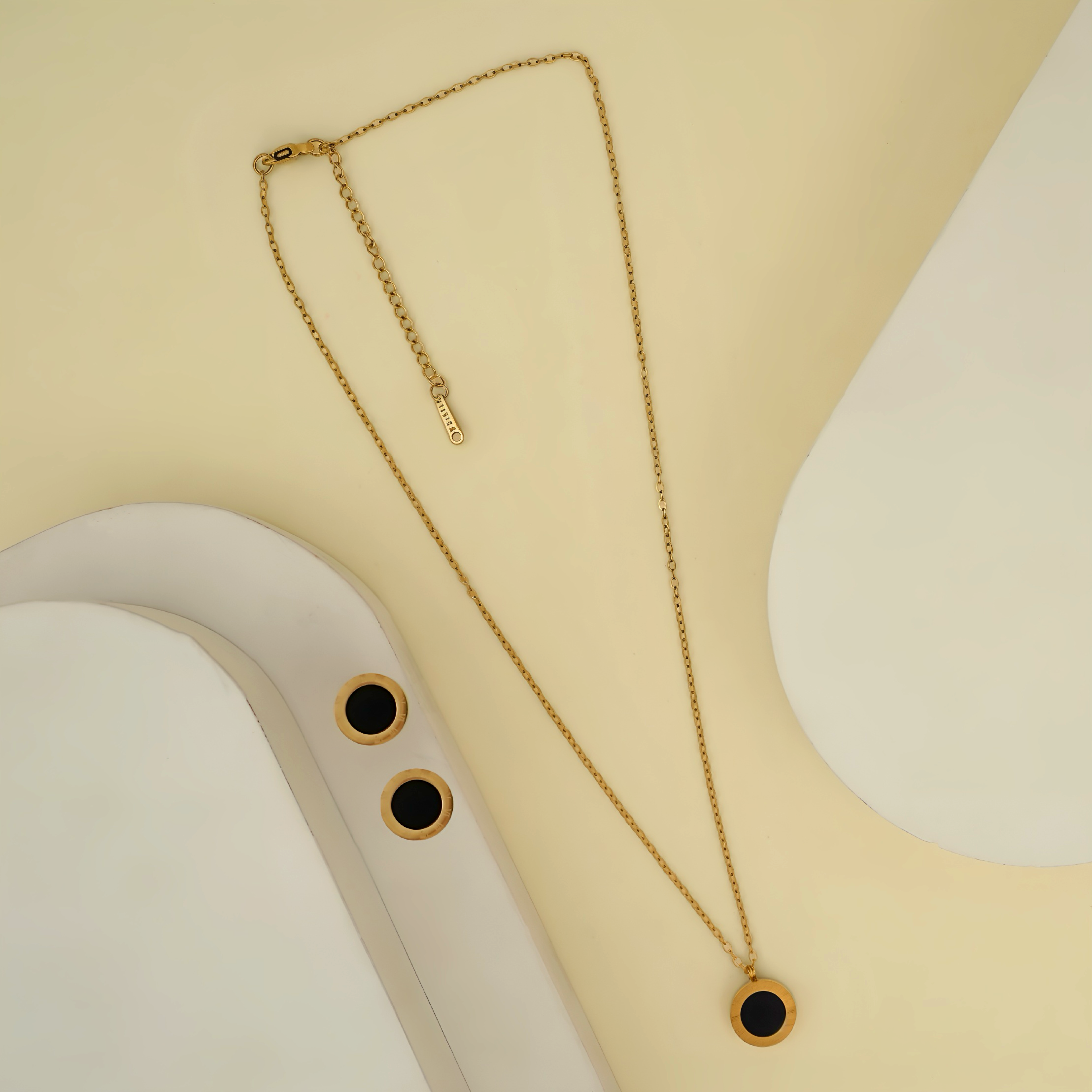 Black & Gold Circular Pendant Set