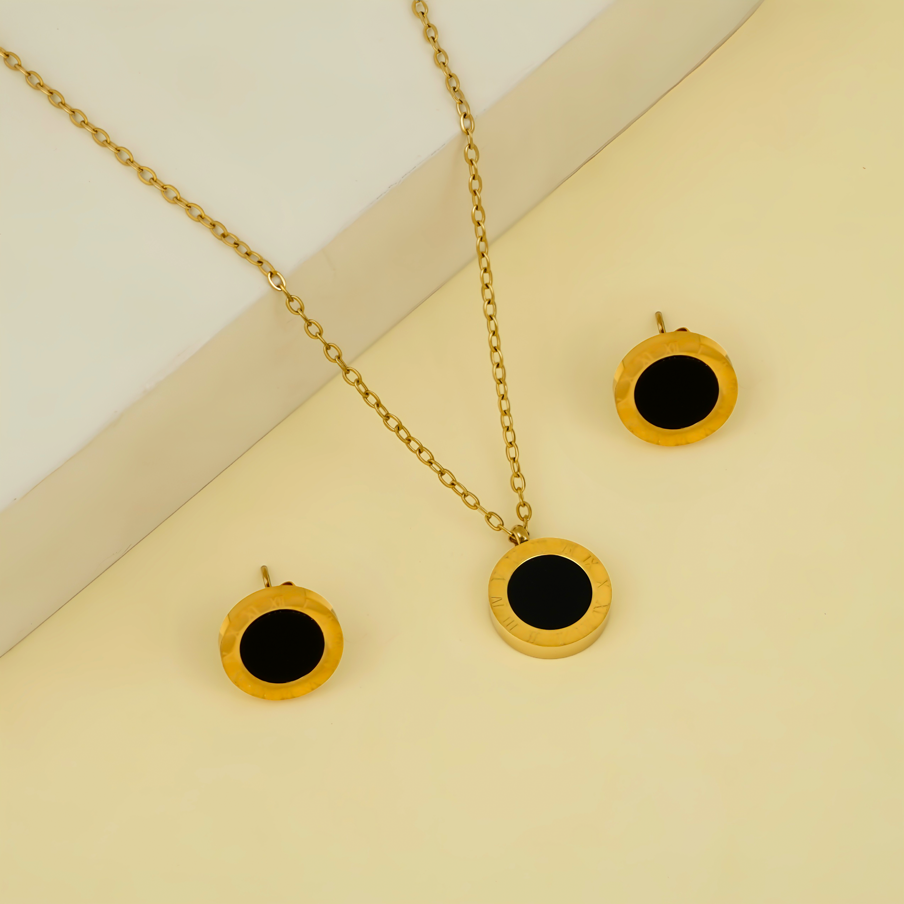 Black & Gold Circular Pendant Set