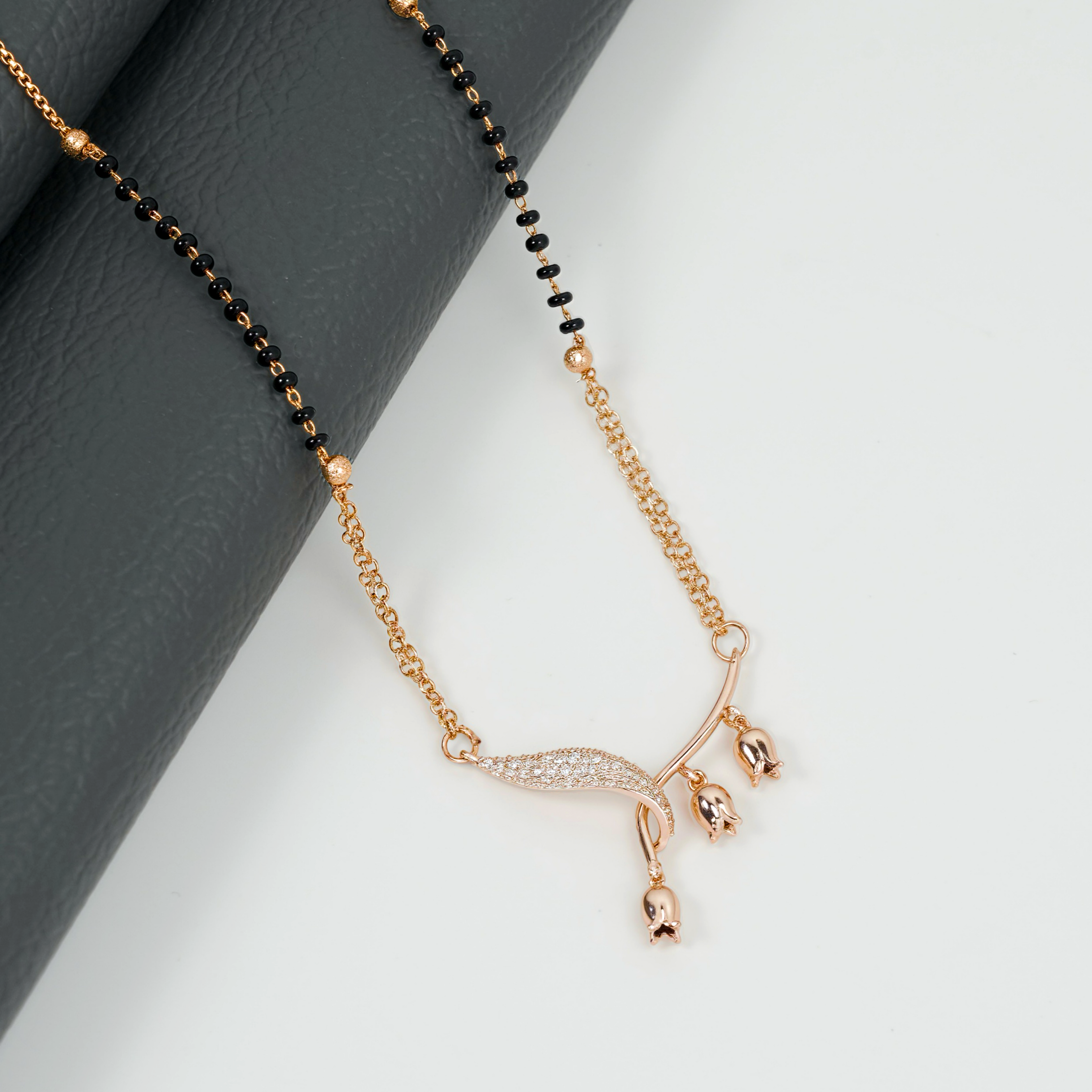 Sparkling Leaf Charm Mangalsutra